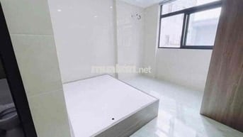STUDIO TONE TRẮNG SIÊU XINH - CỬA SỔ THOÁNG MÁT