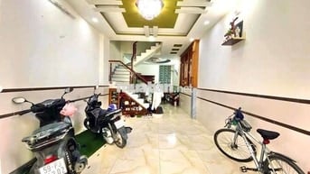 12/3 bắc hải q10.hem 7m.dt.4x18m 2 lầu 3 phòng ngủ