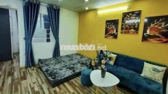 Cho thuê căn hộ tập thể tầng 3, mặt phố Nguyên Hồng, Ba Đình