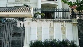 Cho thuê biệt thự hầm 3,5 lầu, 4PN, 5WC, giá chỉ 90tr khu Tên Lửa