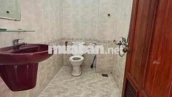 phòng 24m2 cửa sổ trực tiếp máy lạnh !!!