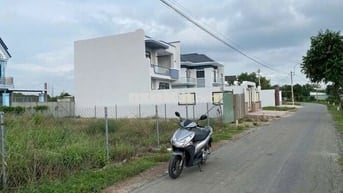 chủ gửi bán lô đất DT 148m2(4,7x32m2 ) tại phước Lâm,giá 765 triệu SHR