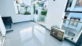 Cho thuê nhà mới đẹp 666B Đường 3/2, phường 10, quận 10.