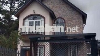 Kẹt tiền bán căn villa đường nam hồ đà lạt giá 1ty2 view đồi