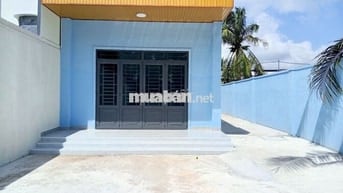 Nhà cấp 4: 1 P. Khách-  2 P Ngủ -1 Phòng bếp, diệun tích 100m2.