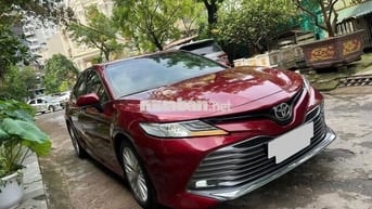 Toyota Camry 2.5Q 2020 đỏ kem