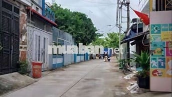 Nhà giá rẻ 3PN 2WC có ban công_Hẻm xe tải