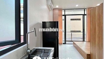 Studio ban công decor vân gỗ siêu mát mắt- cách ngã sáu Cộng Hoà 500