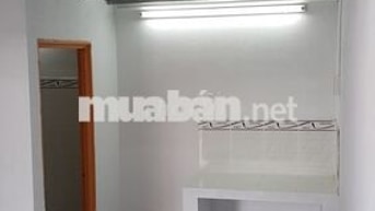 Phòng trọ bình dân 12 m2 có gác lửng, cách chợ Vườn Lài 150m