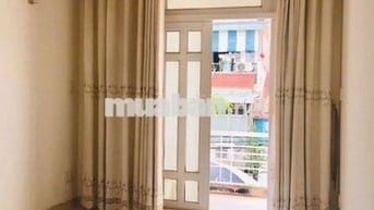 Phòng trọ 16m2 mặt tiền đường Nguyễn Đình Chính quận Phú Nhuận.