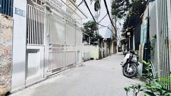 Bán nhà Cầu Giấy, ô tô đỗ cửa, ngõ thông, gần phố