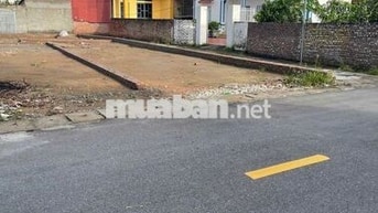 lô đất mặt đường , cách chợ 200m