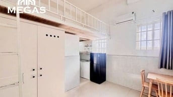 Phòng gác, cửa sổ trời, rộng 30m2- cách đại học Kinh Tế Luật 700m