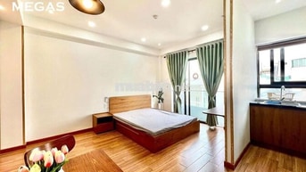 SIÊU PHẨM STUDIO - FULL NỘI THẤT - BAN CÔNG NGAY CÔNG VIÊN LÀNG HOA