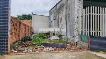 Đất ngộp ra QL22 đúng 200m ngang 4m dài 17m, full thổ SHR 450 triệu th