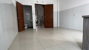 CHO THUÊ PHÒNG RỘNG CÓ BAN CÔNG + GÁC – WC, BẾP RIÊNG- TÂN PHÚ