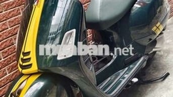 Vespa Racing Sixties 300 HPE 2020 odo 16.000km