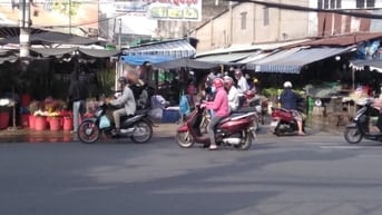 Cho thuệ mặt bắng đối diện chợ