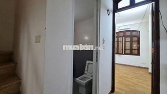 36 m²x 4 tầng, 5 ngủ,4WC ngõ 120 Trần Cung, ô tô đỗ cửa, gần viện E
