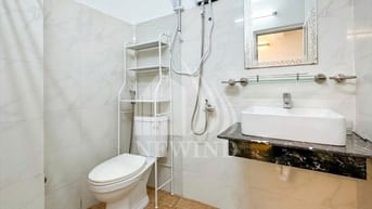 Hợp đồng thuê 2,4 tỷ, toà nhà ks 50c Trường Sơn ,DT:11x17m,kc :hầm 7L