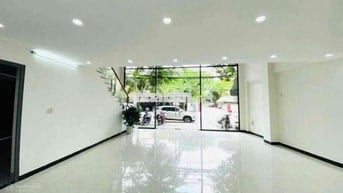 Cho thuê nhà mặt tiền Nguyễn Tri Phương . Trung tâm thành phố