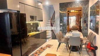Cho thuê nhà Thạch bàn, Long Biên 35mx6, giá 14 triệu. Thang máy, full