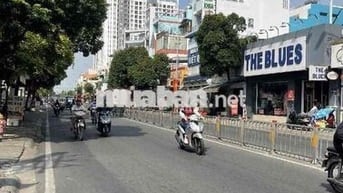 cần bán gấp nhà đường hoà bình (gần đầm sen chợ siêu thi
