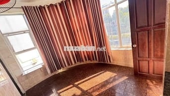Phòng trọ giá rẻ ngay chợ Lạc Quang