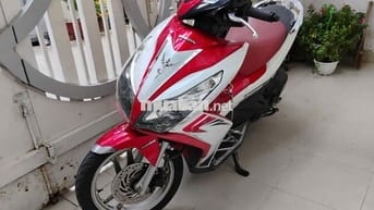Cần bán xe Air Blade đời 2013 như hình chụp: