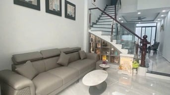 Bán gấp nhà 160 Nguyễn Văn Quỳ Quận 7- oto – Nhà đẹp xuất sắc, vào ở