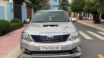 Toyota Fortuner máy dầu số sàn đời 2016