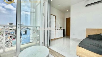 Căn Hộ Studio Ban Công View Emart Phan Văn Trị Đẹp Lung Linh
