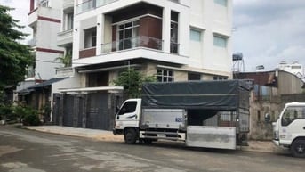 Nhà tuyệt đẹp, Hầm + 4 Lầu, DT:10x17m đường rộng 14m Lê Đức Thọ, P14