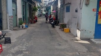 Hẻm 4m lạc l9ng quân DT:4,5x12 trệt 1 lầu hẻm thông đẹp 