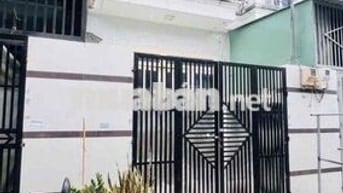 Nhà Sạch Sẻ DT 100m2 1Trệt 1Lầu 3Pn 3Wc Sân Xe Máy Gần Chợ Đường