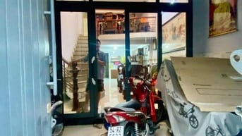 NHÀ 3 TẦNG MỚI- 1/ HUỲNH THỊ HAI - HẺM XE OTO 7 CHỖ ĐẬU CỬA 