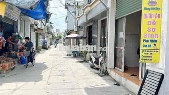 trục chính kinh doanh sầm uất tặng nhà cấp 4 có gác xép về ở luôn .