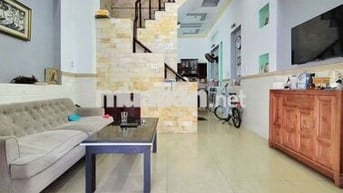 Nhà 2 tầng hẻm 2056 huỳnh tấn phát