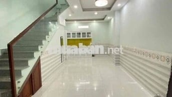 NHÀ SẠCH ĐẸP 2PN, 2 TOLET, ĐẬU OTO TRƯỚC NHÀ. VÀO Ở NGAY