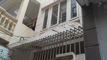 Cho thuê nhà ngõ 515 Hoàng Hoa Thám ba gác vào cửa 