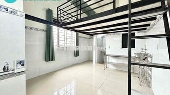 CHO THUÊ PHÒNG CÓ GÁC-CỬA SỔ-THANG MÁY-Ở ĐƯỢC 4-5 BẠN-ETOWN CH