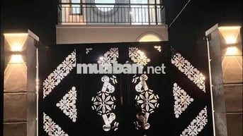 NHÀ SÁT BÊN QUÃNG TRƯỜNG MỸ THO