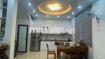 Căn góc siêu đẹp dân xây ở có việc cần bán hơn 4 tỉ