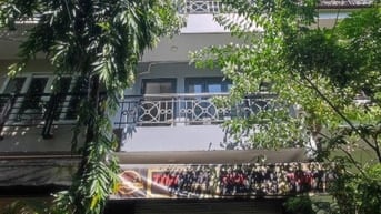 Nhà 5 tầng mới 95% (4x18m) Sổ vay bank cần bán gấp - 13,2 tỷ
