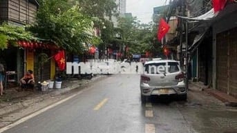 Bán căn tập thể phố 8/3 nhà đẹp lô góc 2 thoáng ở ngay 50m2 tầng 3 giá