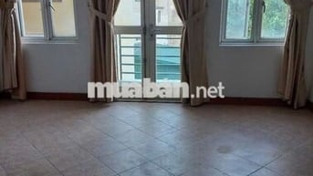 Cần bán nhà riêng ngay sát mặt đường Đại La