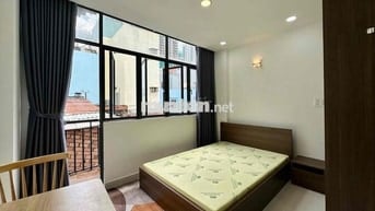 CHO THUÊ CHDV CÓ BAN CÔNG THANG MÁY - GẦN VÒNG XOAY PHÙ ĐỔNG Q1