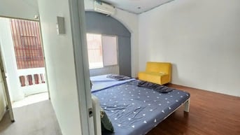 CHO THUÊ CĂN HỘ CÓ GÁC, CHDV 2 PN RỘNG 60M2, BẾP, WC RIÊNG GẦN SÂN BAY