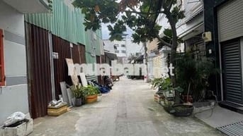 NHÀ 3 LẦU KIÊN CỐ HẺM TRƯỚC NHÀ 4M CÁCH MT 100M trung tâm Quận 7