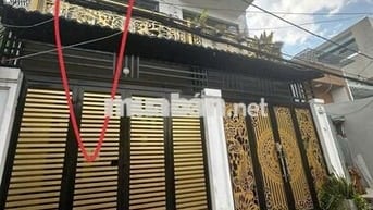 Cần bán căn nhà ngay ngã tư ga
